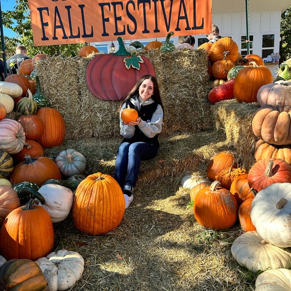 Meet your Posher, Jacie - Picture 4 of 5